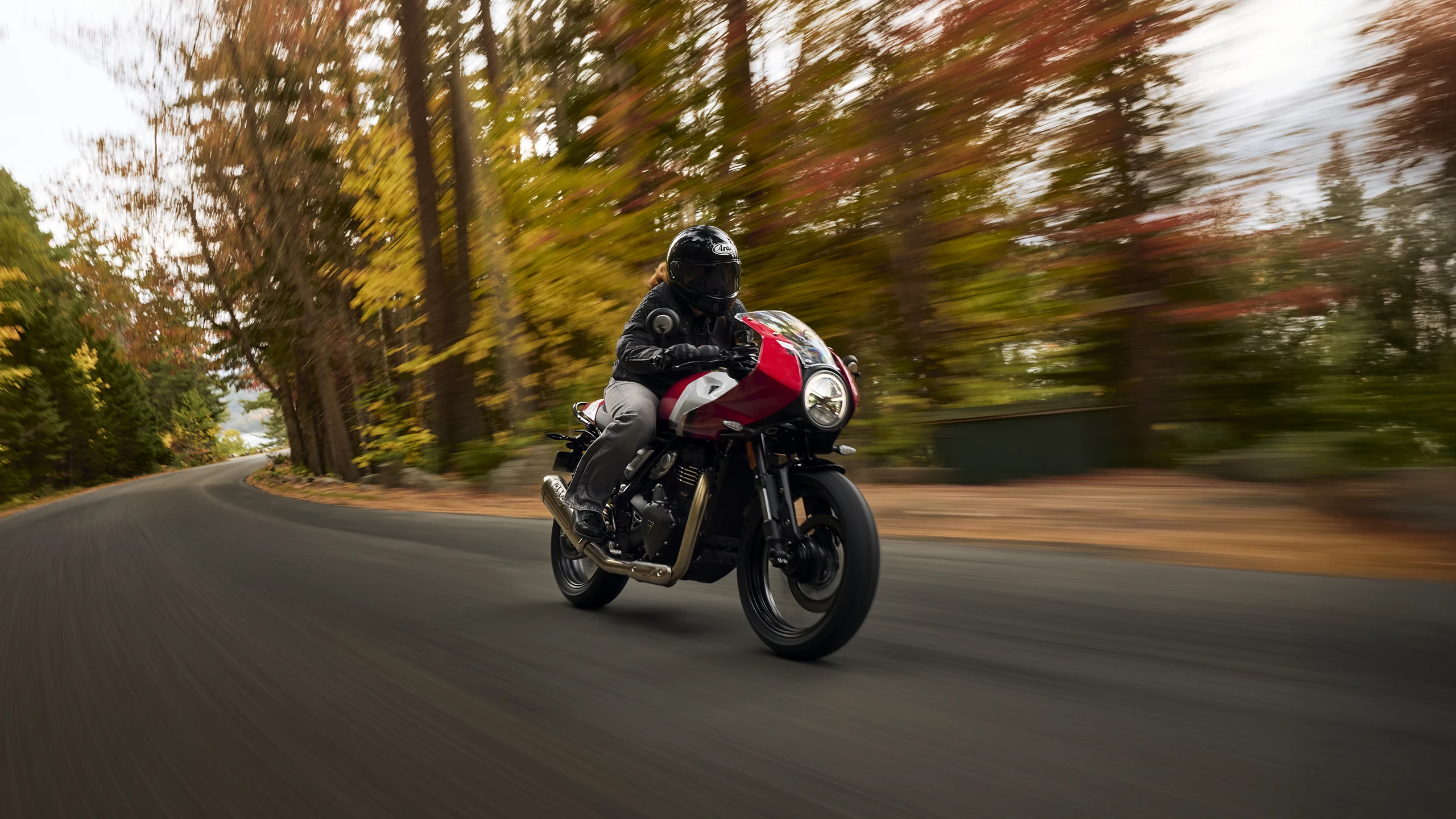Nový Thruxton 400